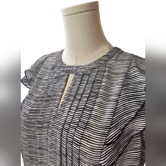 Elle- Black/White Print Ruffle Sleeves Front Pleat Sleeveless Top - Picture 5 of 8